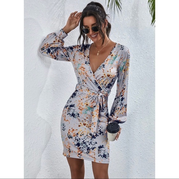 Surplice Front Printed Wrap Dress - Picture 6 of 6